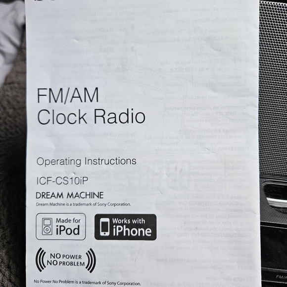 SONY FM/AM Clock Radio Dream Machine ICF-CS10iP fully functional w/ dock station - Picture 2 of 4